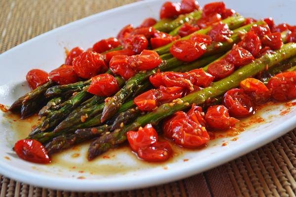 Balsamic Roasted Asparagus and Tomatoes