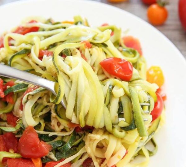 One Pot Zucchini Noodles with Tomato Sauce